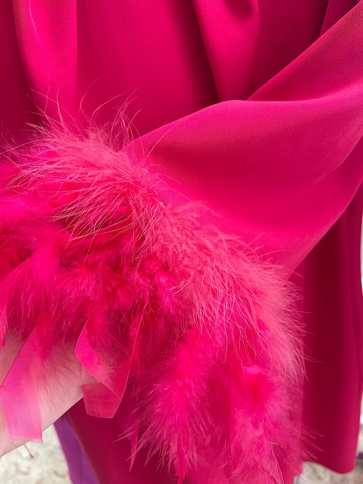 Vestido corto plumas